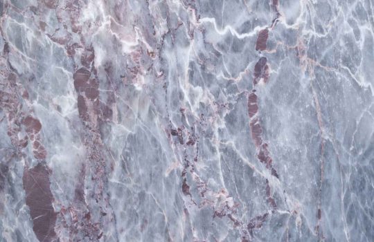 האם שיש פורצלן עמיד יותר משיש קוורץ במטבח?2